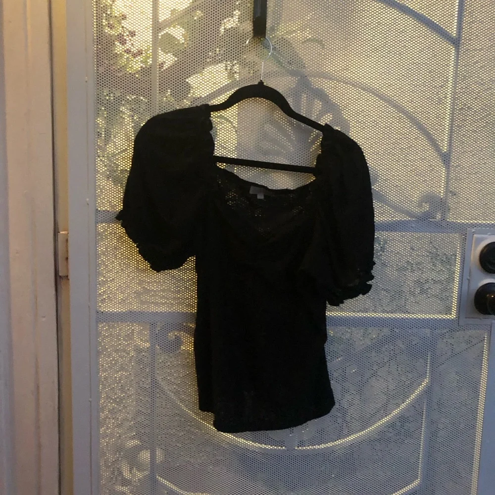 Status by Chenault - Black Puff-Sleeve Women's Top - Classic Square Neck